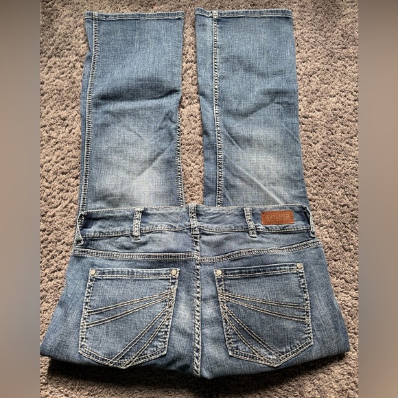 SHYANNE Medium Wash Mid-rise Bootcut Jeans | Women’s size 31x30 - Picture 2 of 9